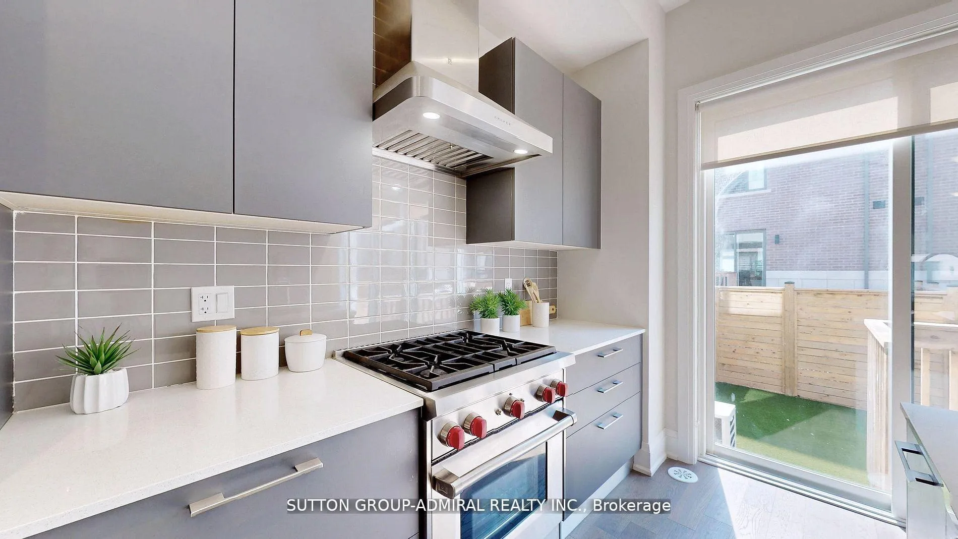 Photo 16 of 247 Smallwood Circle S, Vaughan, Brownridge — HOMEH