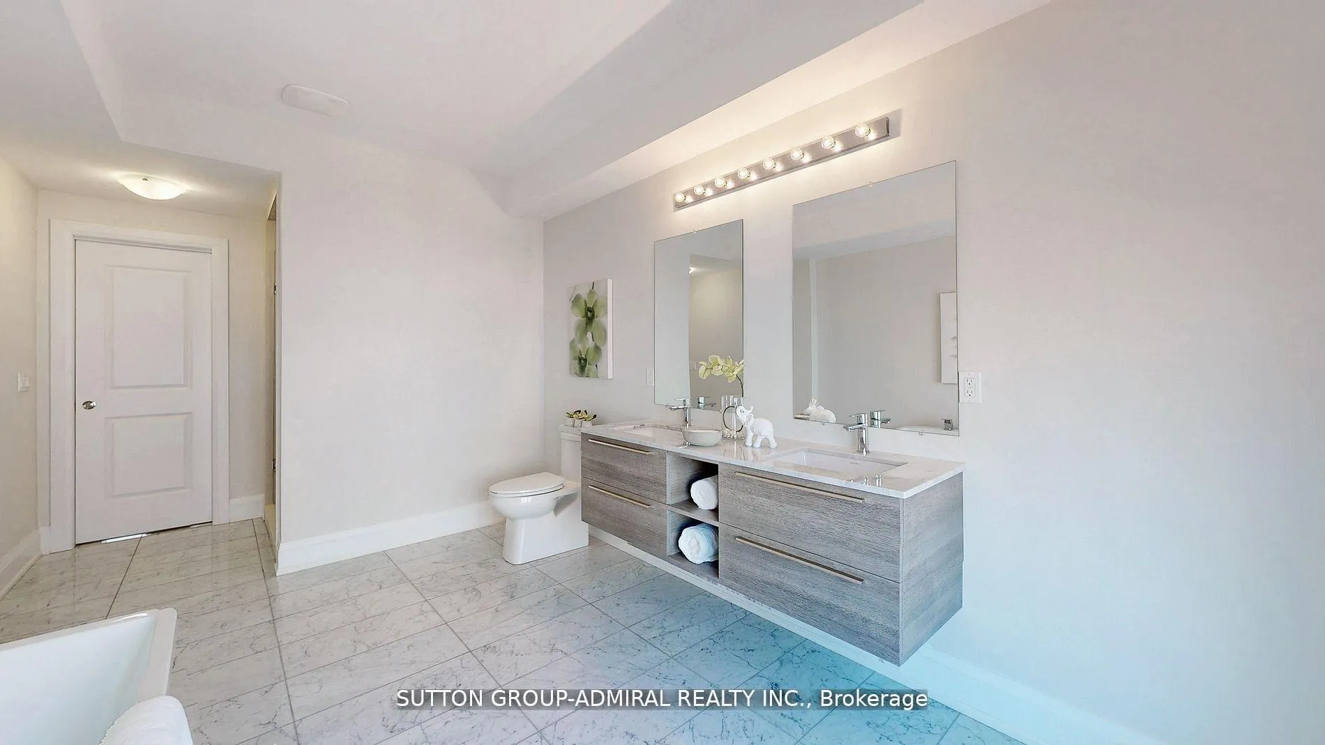 Photo 23 of 247 Smallwood Circle S, Vaughan, Brownridge — HOMEH