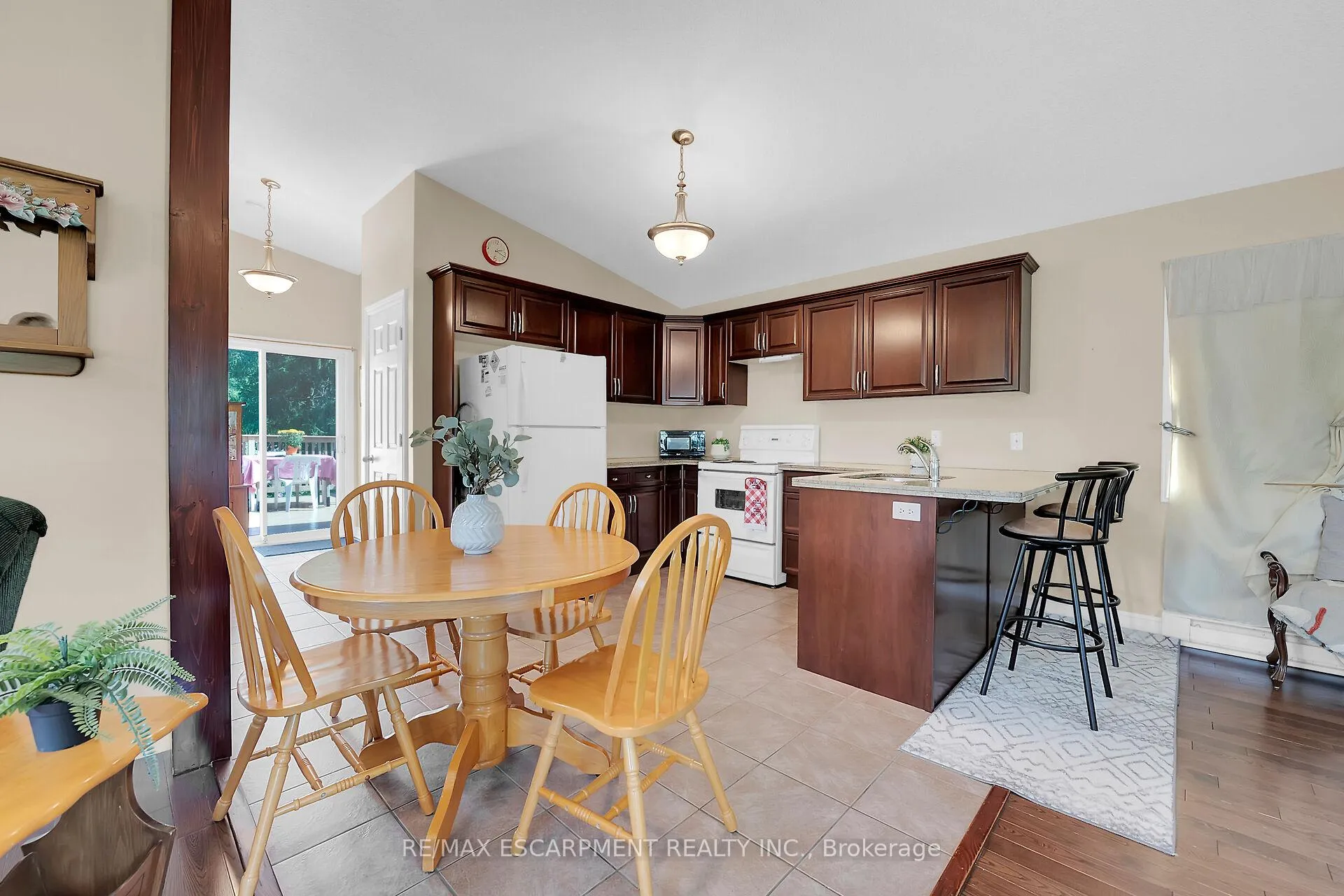 Photo 10 of 8 Downey Road, Haldimand, Dunnville — HOMEH
