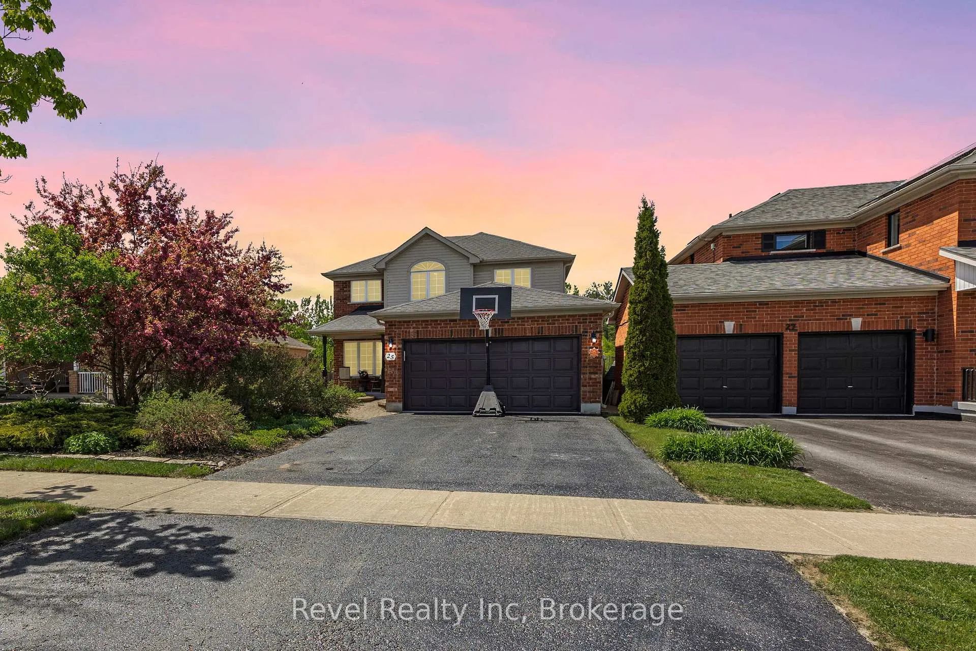Front of 25 Lakewoods Court