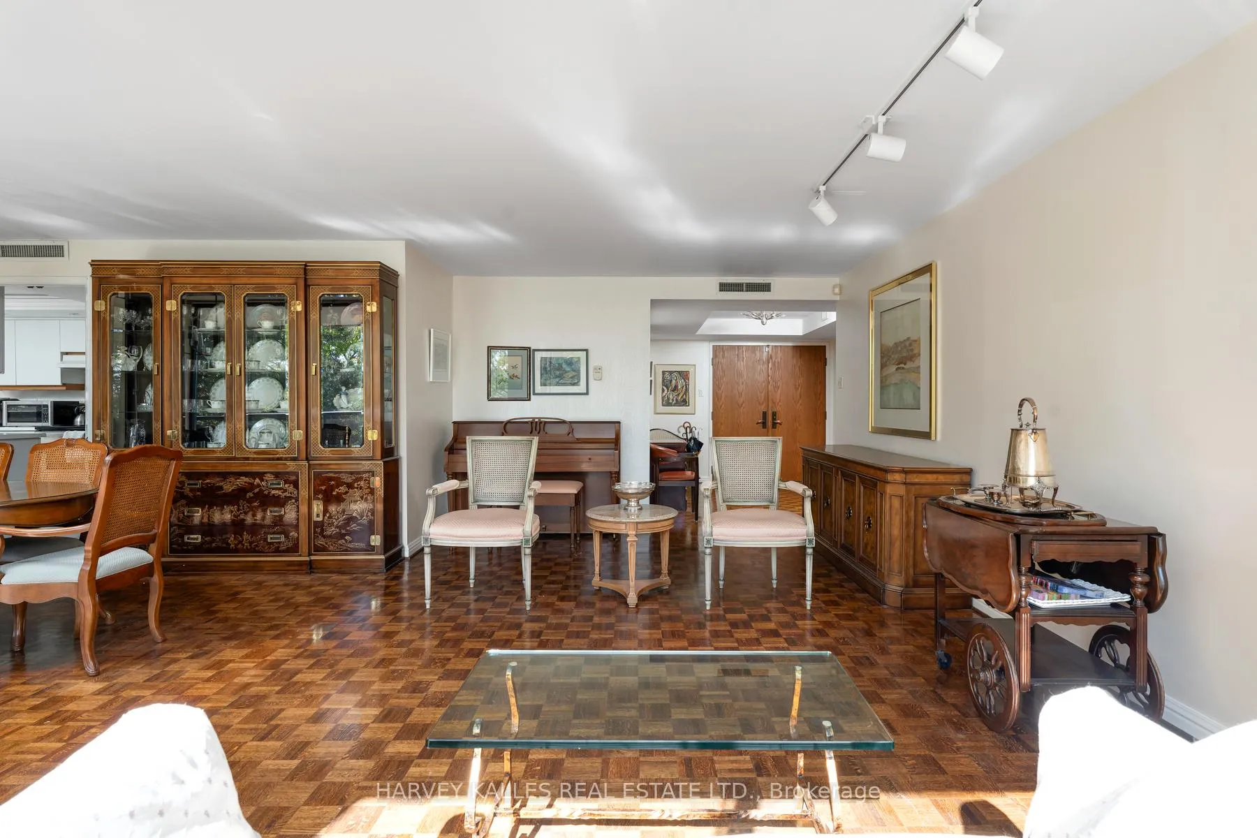 Photo 10 of Unit 405, 3900 Yonge Street, Toronto, Bedford Park-Nortown — HOMEH