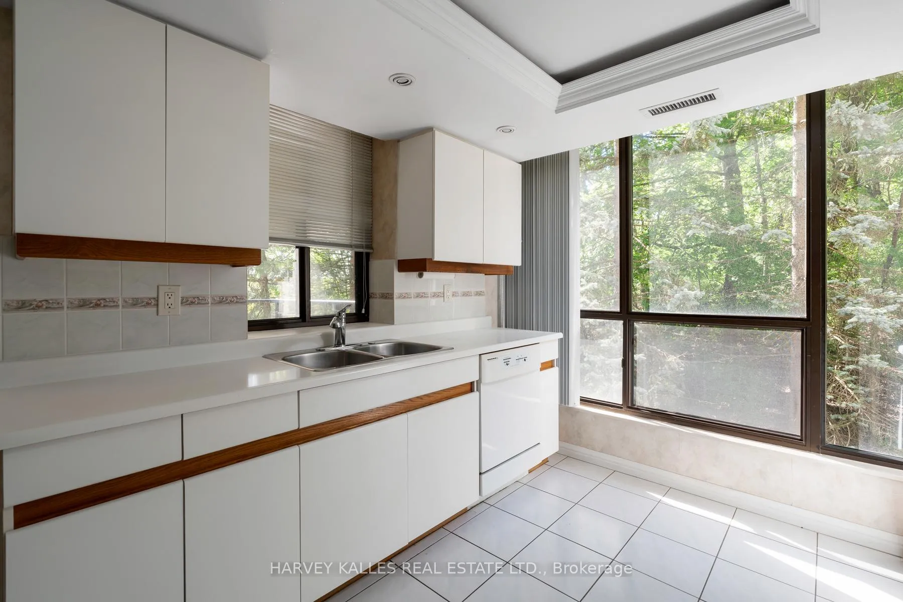 Photo 17 of Unit 405, 3900 Yonge Street, Toronto, Bedford Park-Nortown — HOMEH