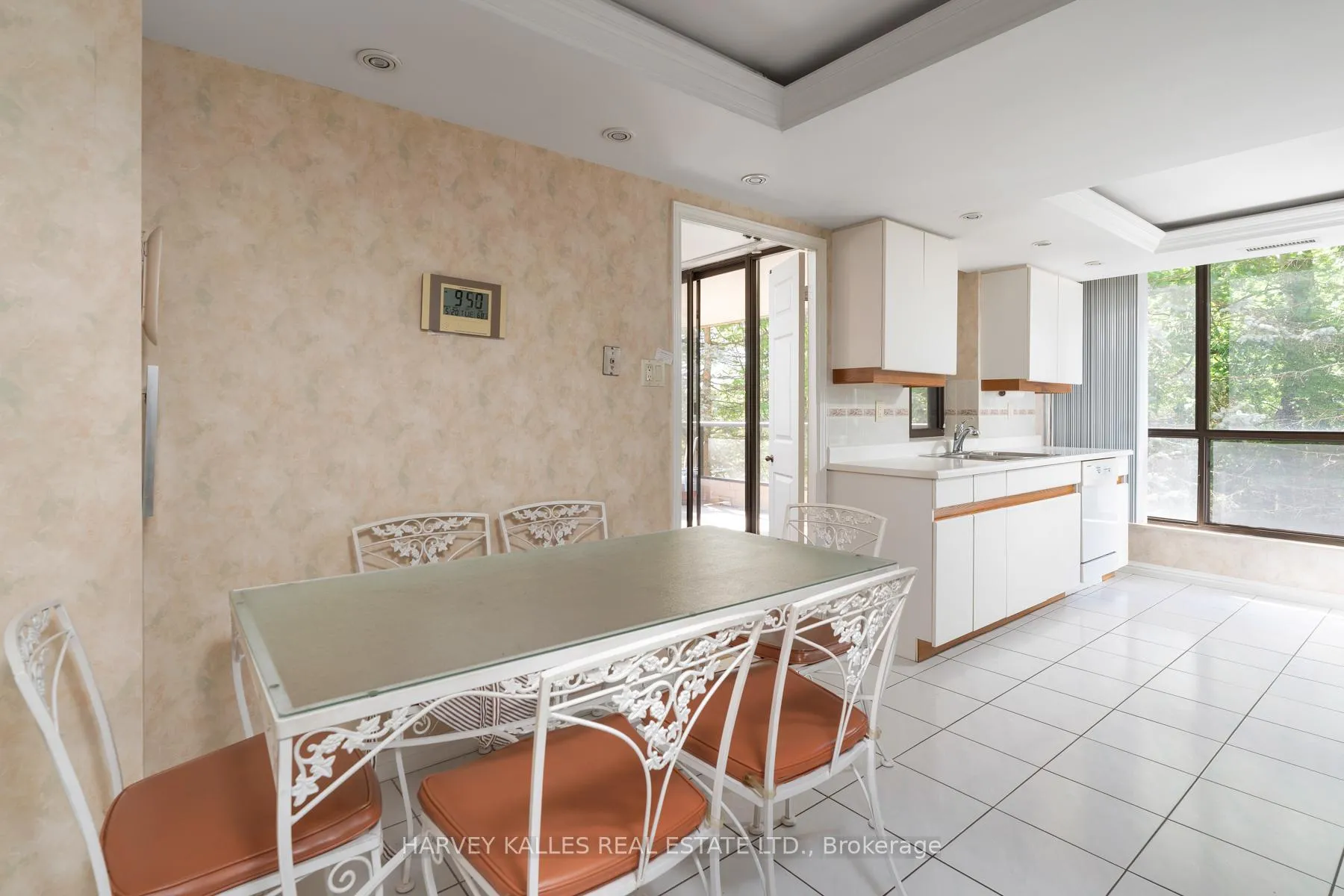 Photo 19 of Unit 405, 3900 Yonge Street, Toronto, Bedford Park-Nortown — HOMEH