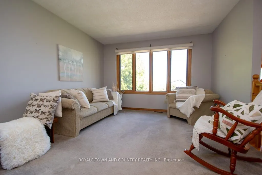 Photo 4 of 14 McGill Drive, Kawartha Lakes, Manvers — HOMEH