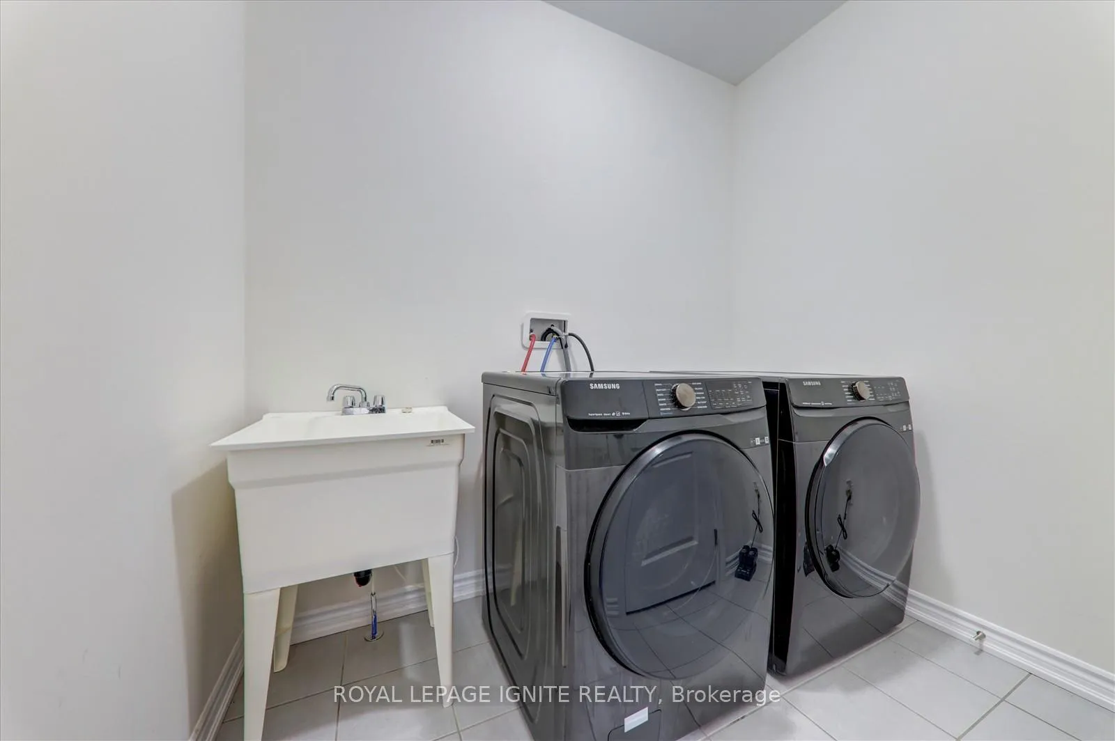 Photo 11 of 8 Kingfisher Way, Whitby, Lynde Creek — HOMEH