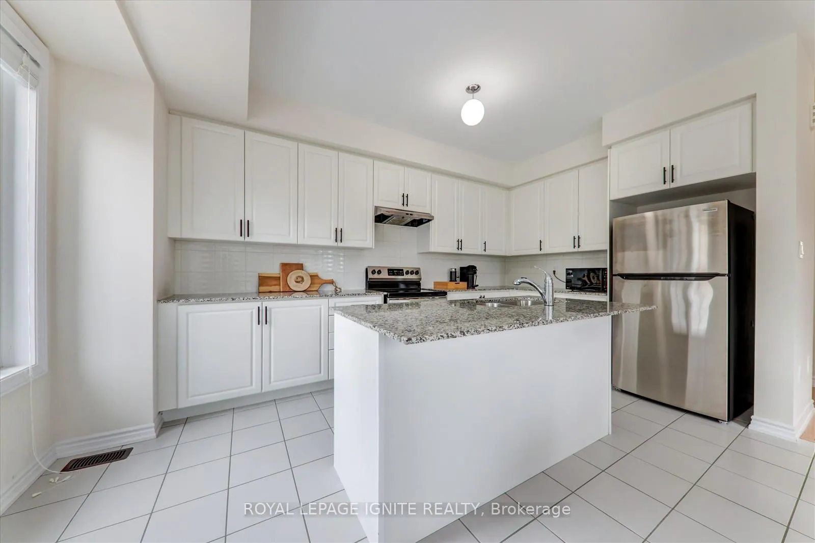 Photo 23 of 8 Kingfisher Way, Whitby, Lynde Creek — HOMEH