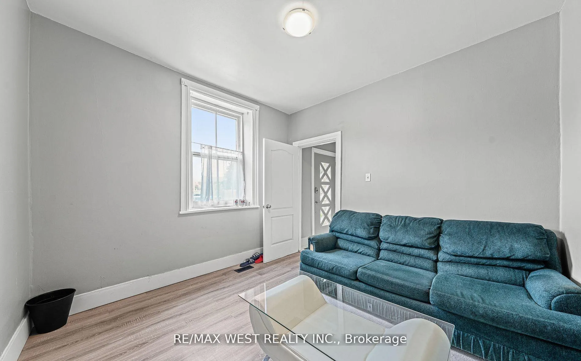 Photo 4 of 58 Brook Street E, Cambridge — HOMEH