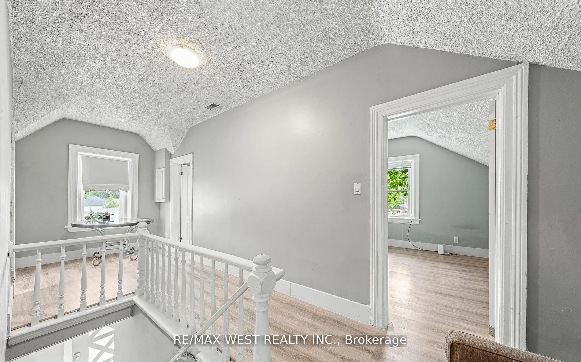 Photo 5 of 58 Brook Street E, Cambridge — HOMEH