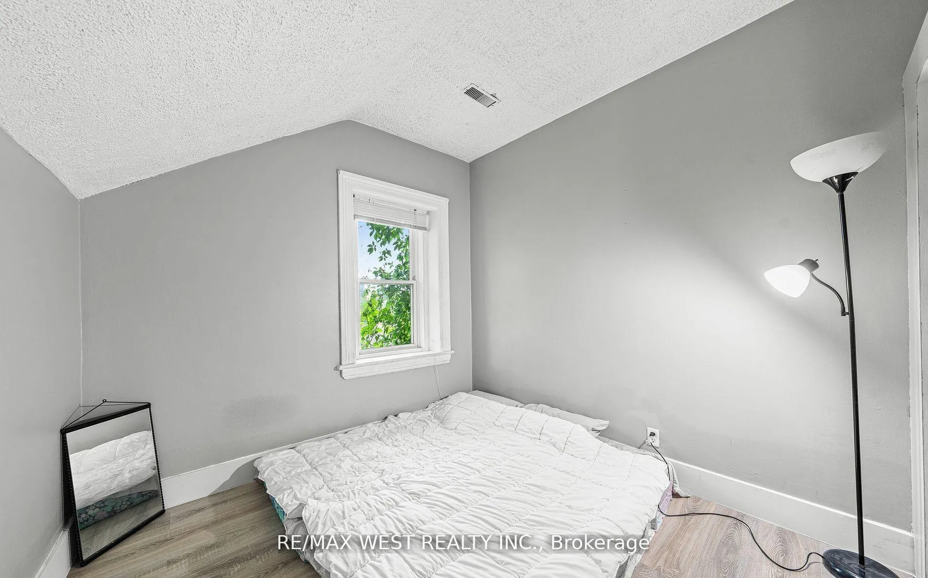 Photo 11 of 58 Brook Street E, Cambridge — HOMEH