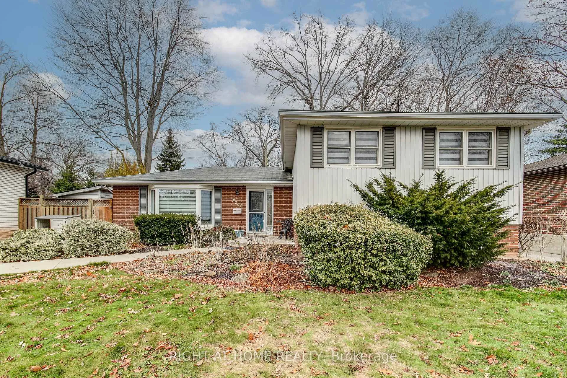 Photo 1 of 5264 Woodhaven Drive, Burlington, Appleby — HOMEH