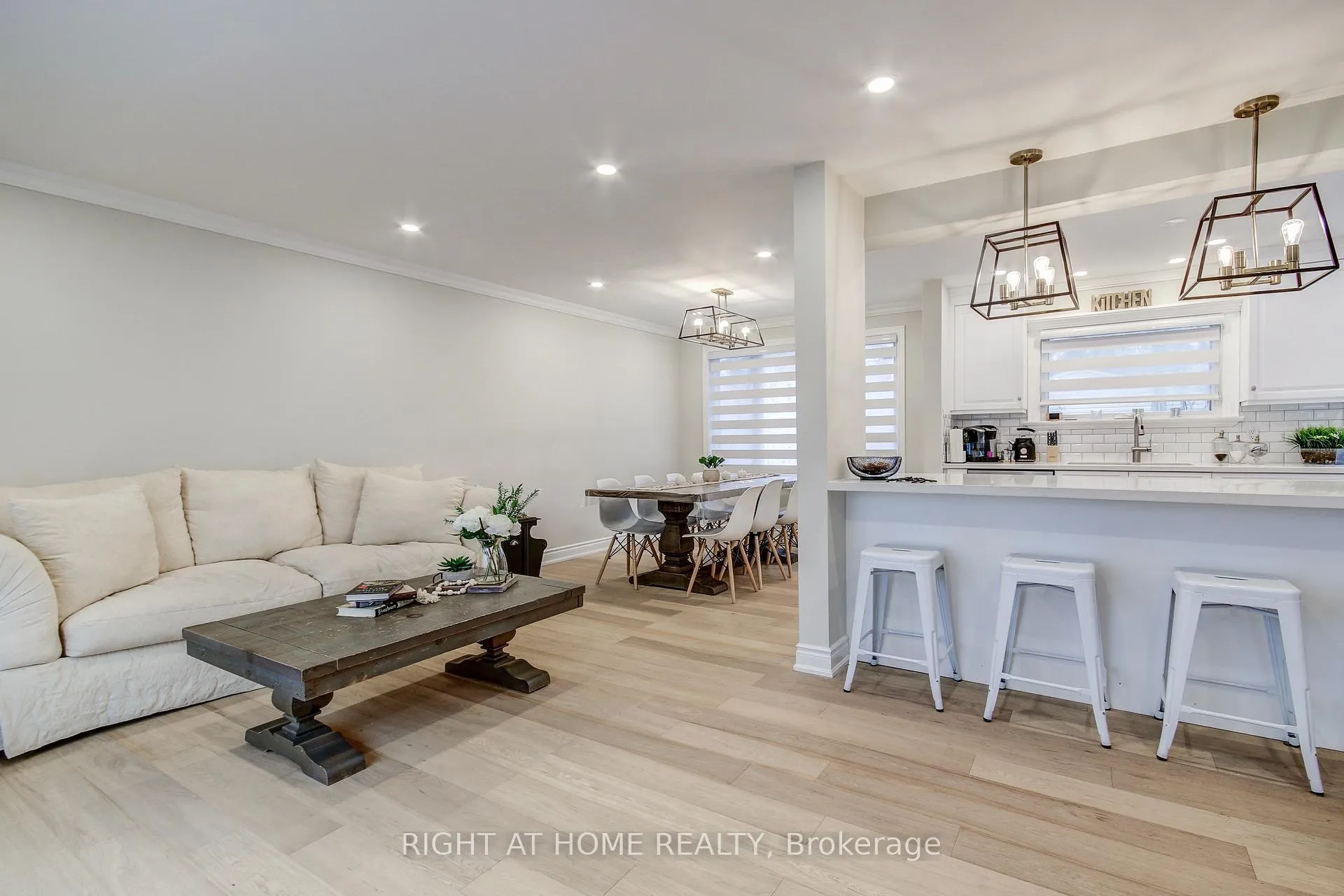 Photo 2 of 5264 Woodhaven Drive, Burlington, Appleby — HOMEH