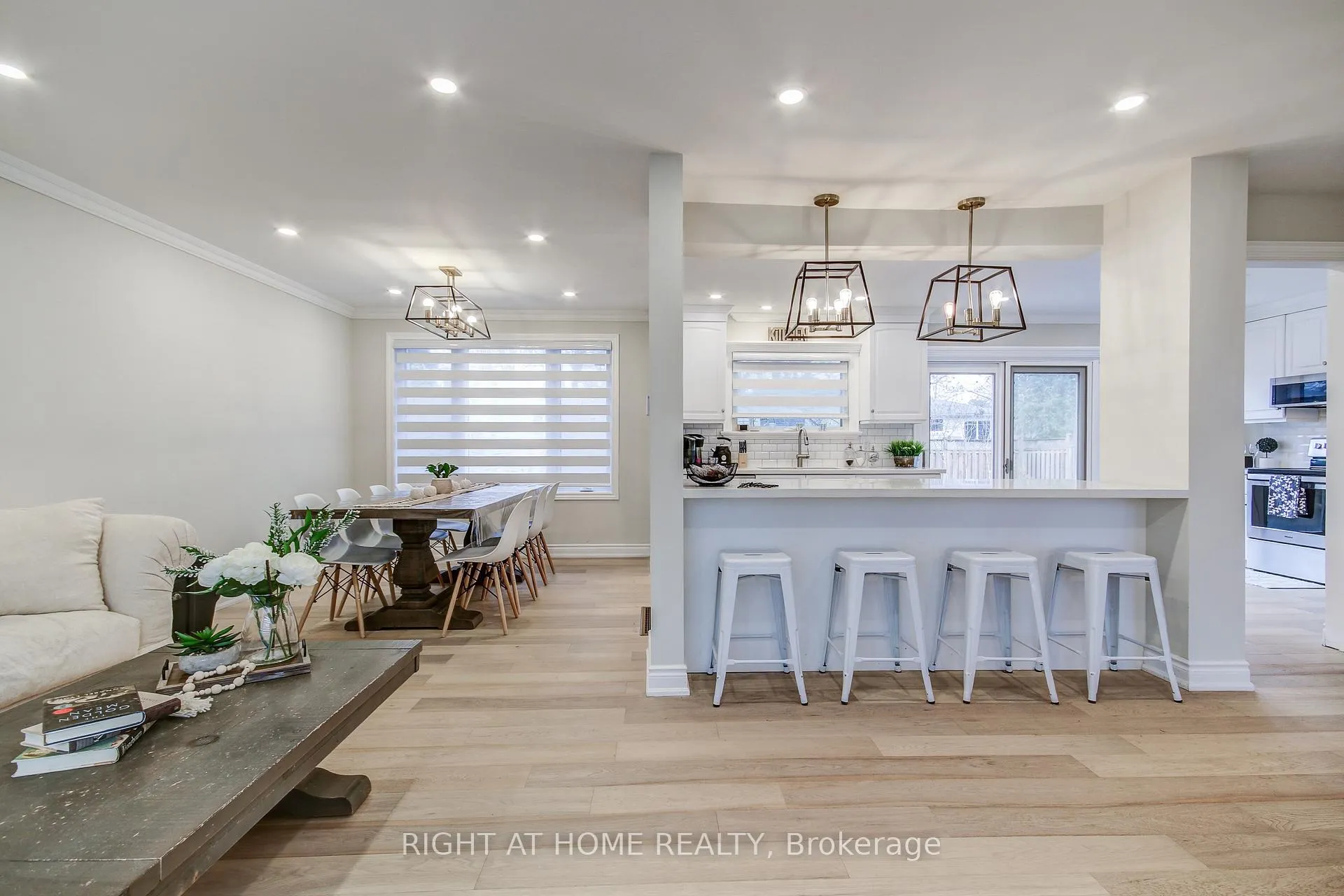 Photo 3 of 5264 Woodhaven Drive, Burlington, Appleby — HOMEH