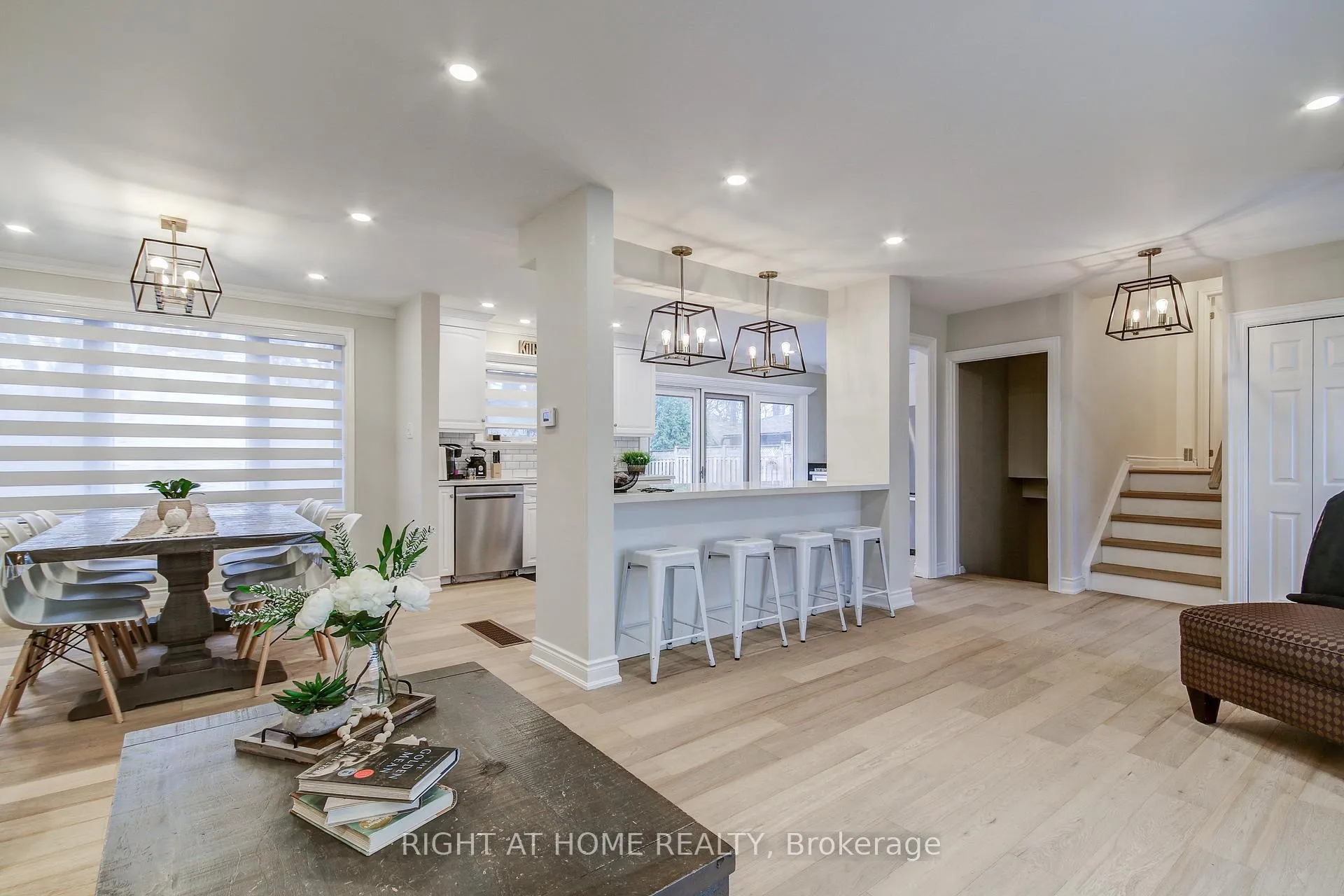 Photo 4 of 5264 Woodhaven Drive, Burlington, Appleby — HOMEH