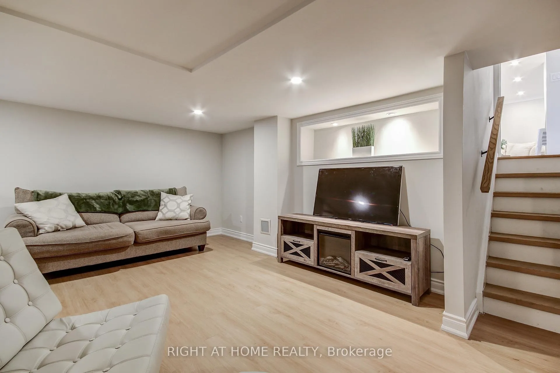 Photo 26 of 5264 Woodhaven Drive, Burlington, Appleby — HOMEH