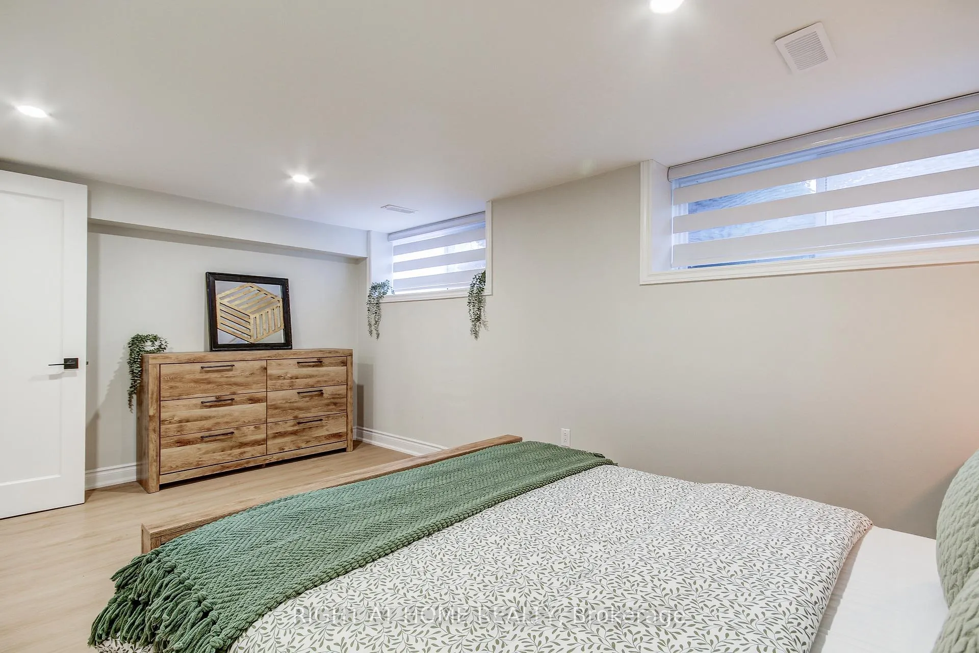 Photo 28 of 5264 Woodhaven Drive, Burlington, Appleby — HOMEH