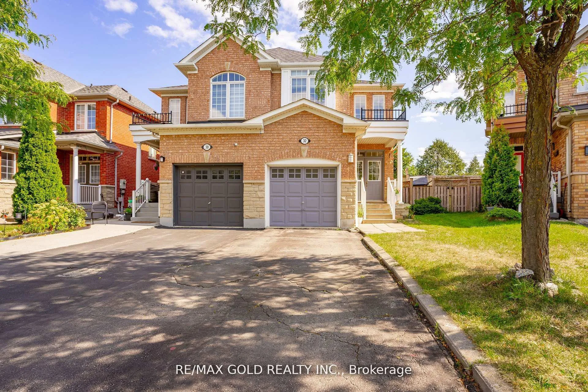 Photo 2 of 32 Rubysilver Drive, Brampton, Vales of Castlemore — HOMEH