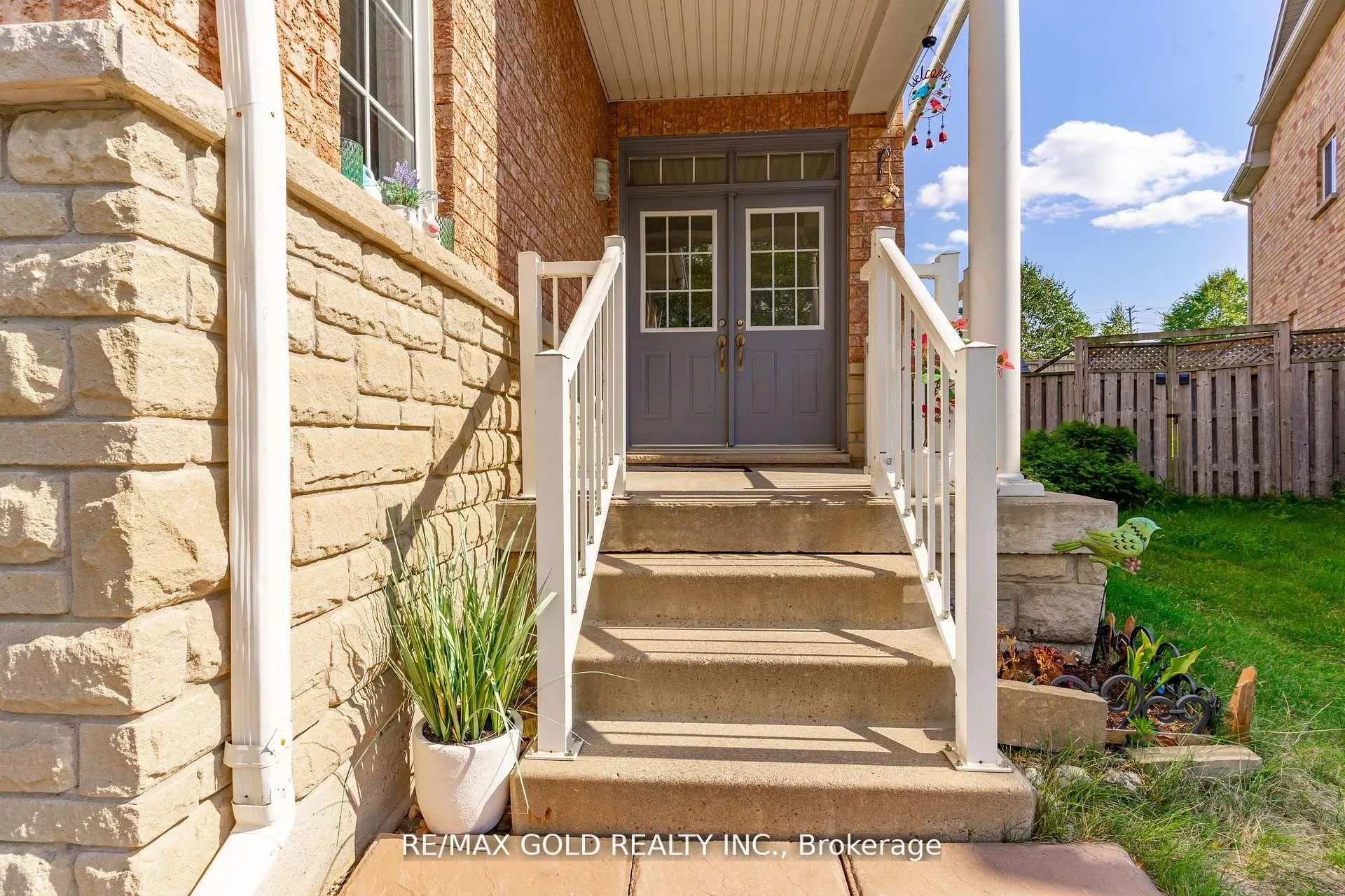 Photo 3 of 32 Rubysilver Drive, Brampton, Vales of Castlemore — HOMEH