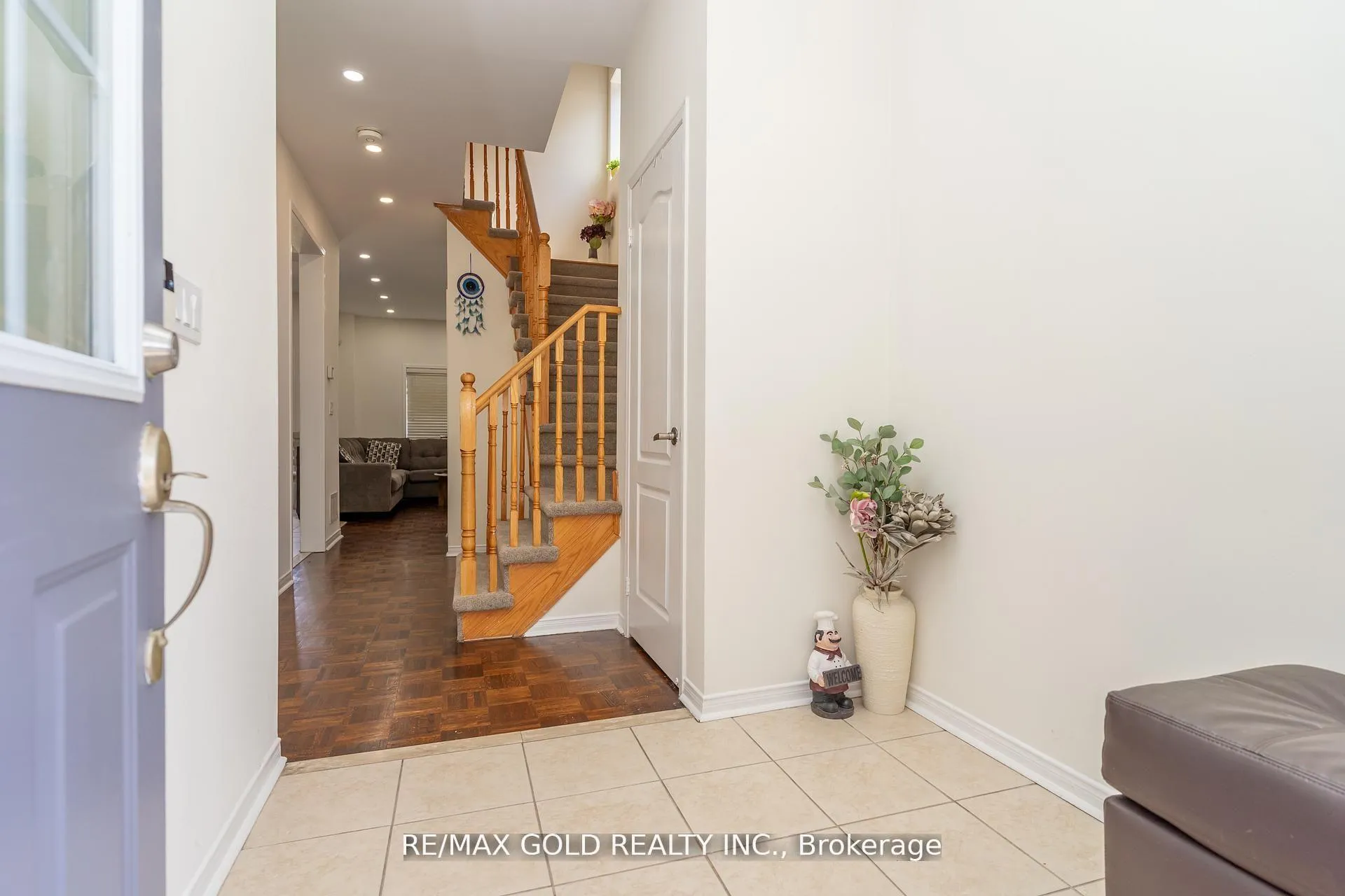 Photo 4 of 32 Rubysilver Drive, Brampton, Vales of Castlemore — HOMEH