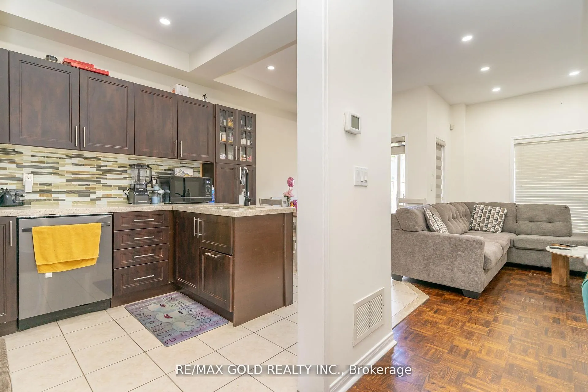 Photo 7 of 32 Rubysilver Drive, Brampton, Vales of Castlemore — HOMEH