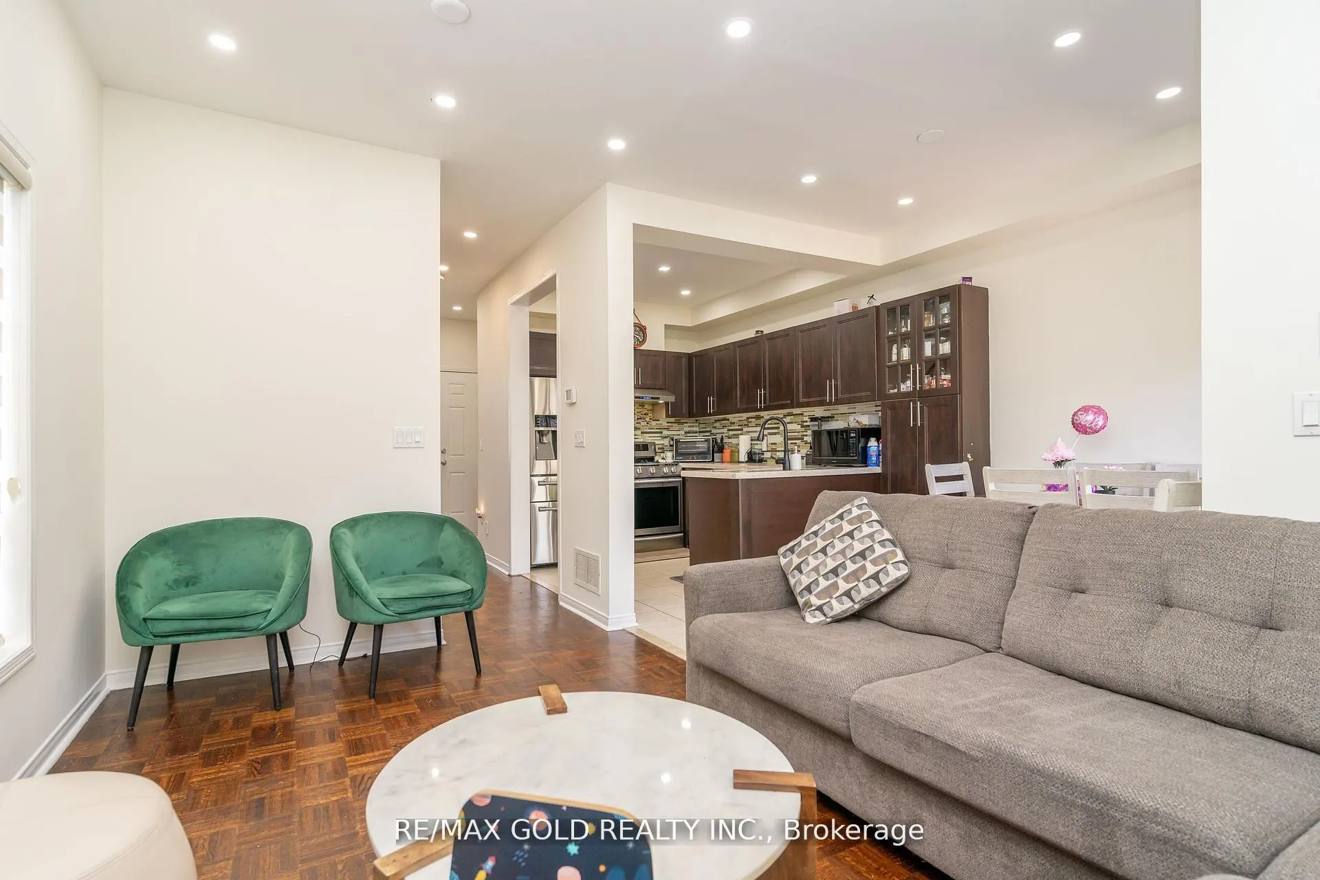 Photo 10 of 32 Rubysilver Drive, Brampton, Vales of Castlemore — HOMEH