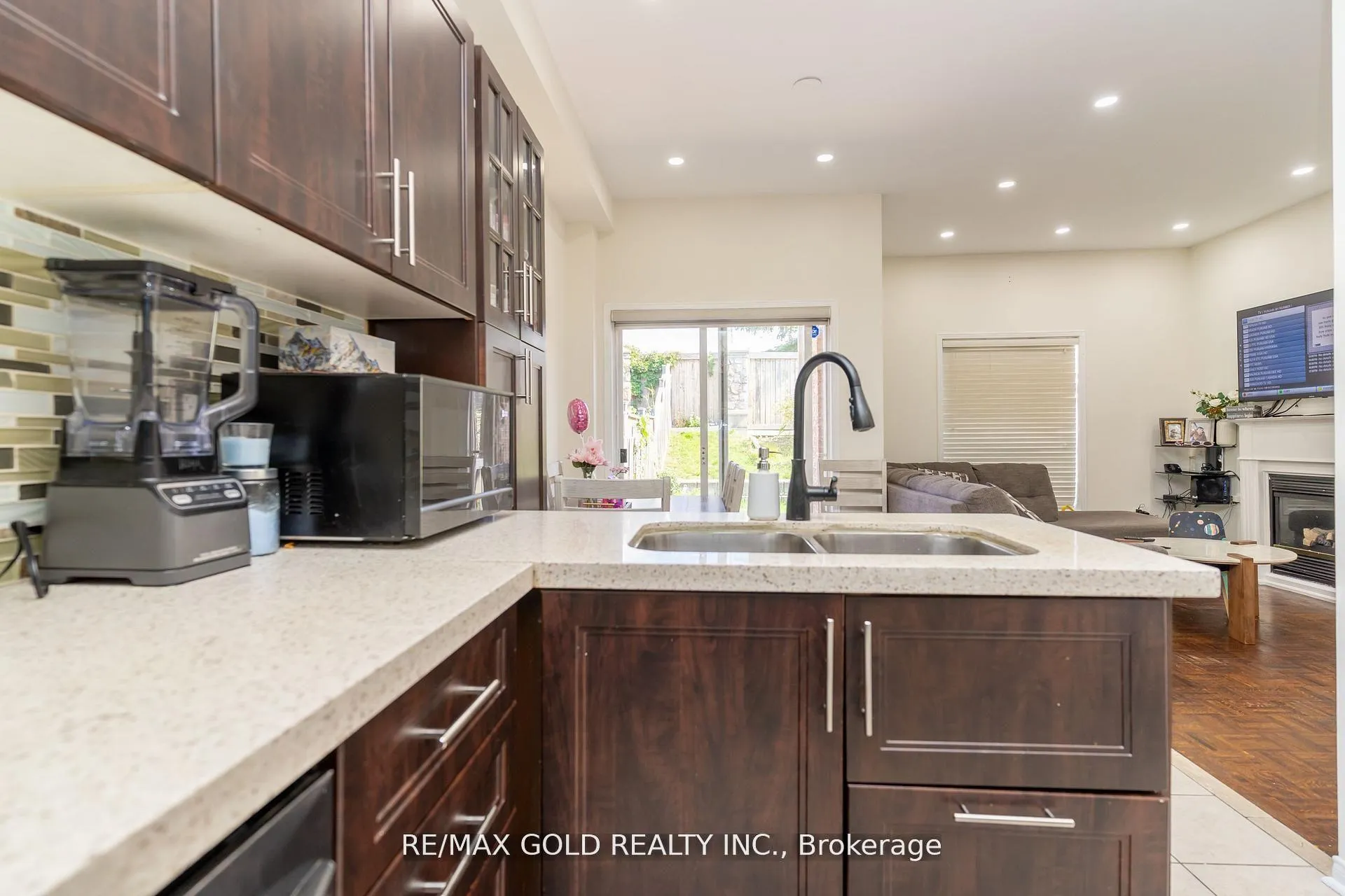 Photo 14 of 32 Rubysilver Drive, Brampton, Vales of Castlemore — HOMEH