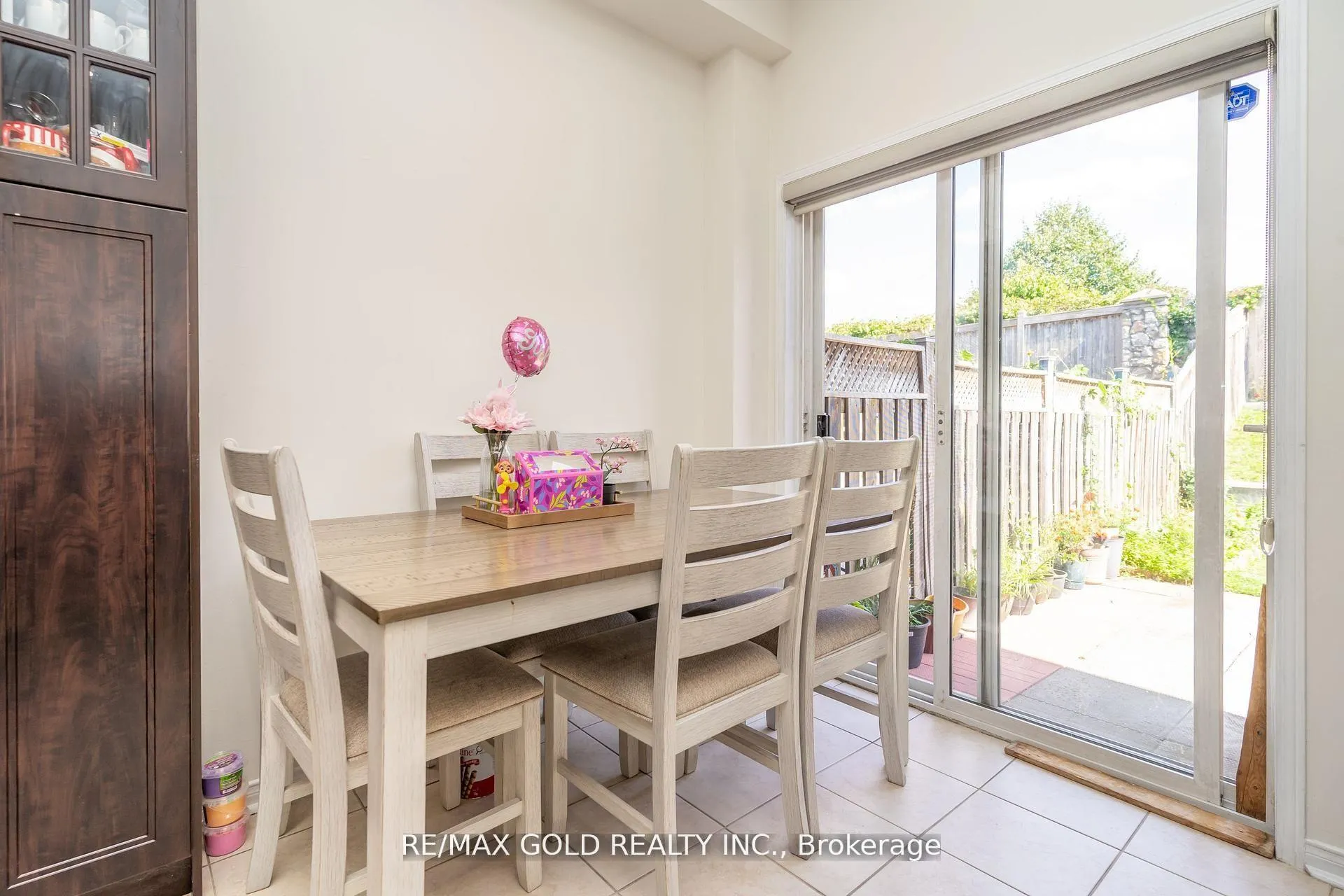 Photo 15 of 32 Rubysilver Drive, Brampton, Vales of Castlemore — HOMEH