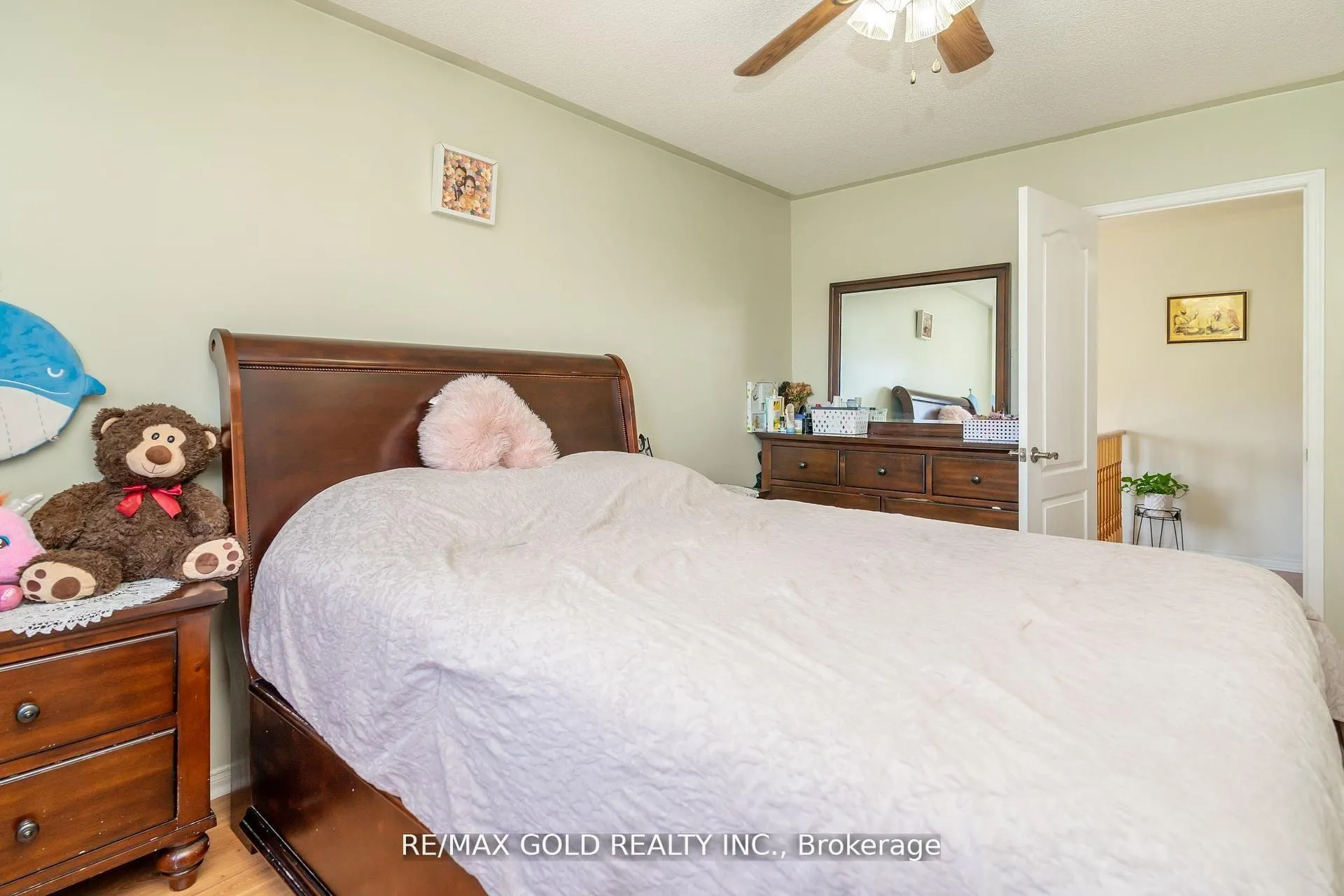 Photo 21 of 32 Rubysilver Drive, Brampton, Vales of Castlemore — HOMEH