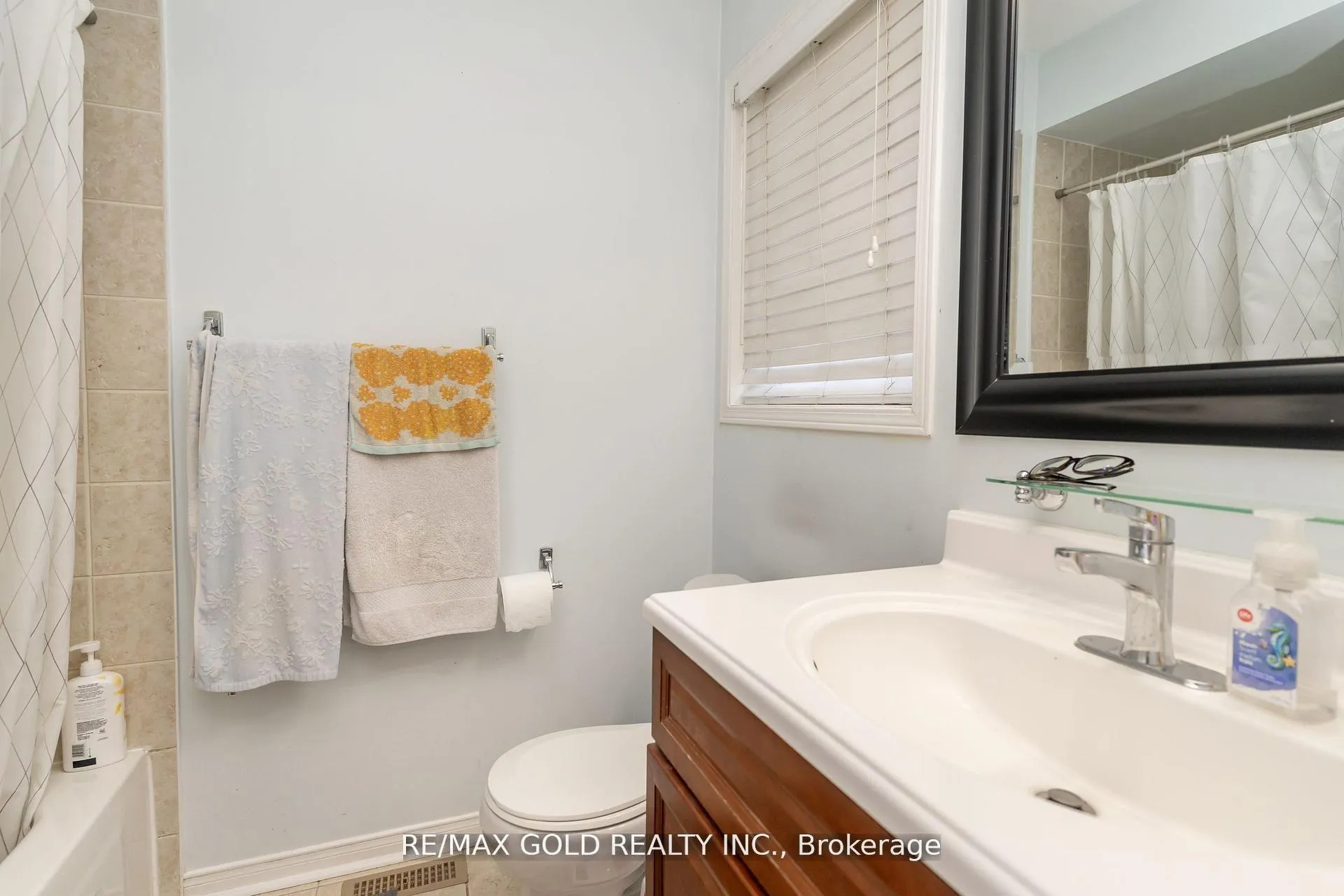 Photo 23 of 32 Rubysilver Drive, Brampton, Vales of Castlemore — HOMEH