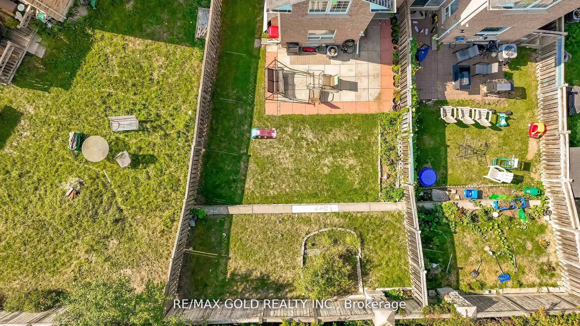Photo 33 of 32 Rubysilver Drive, Brampton, Vales of Castlemore — HOMEH