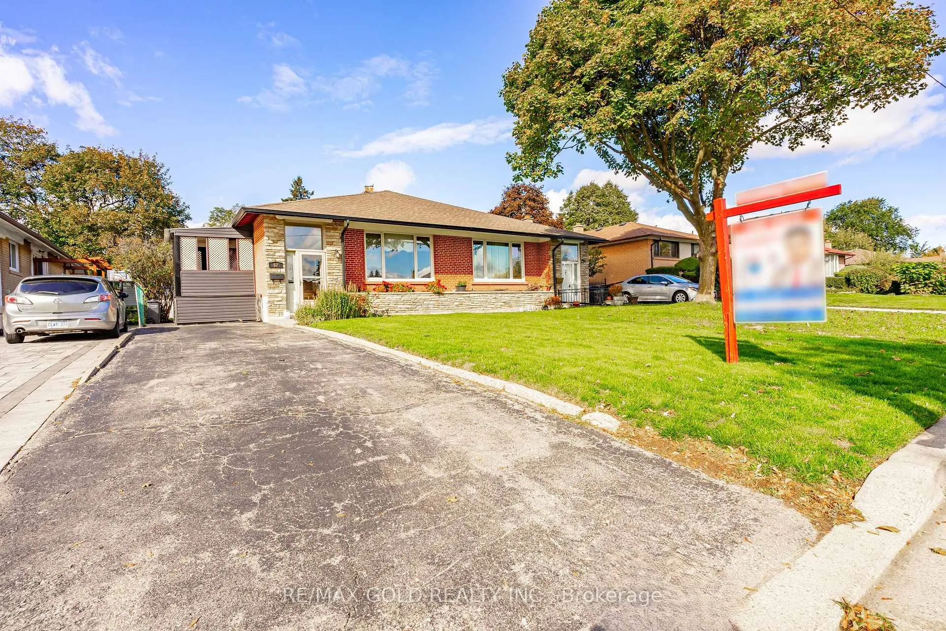 Photo 3 of 57 alderbury Crescent, Brampton, Avondale — HOMEH