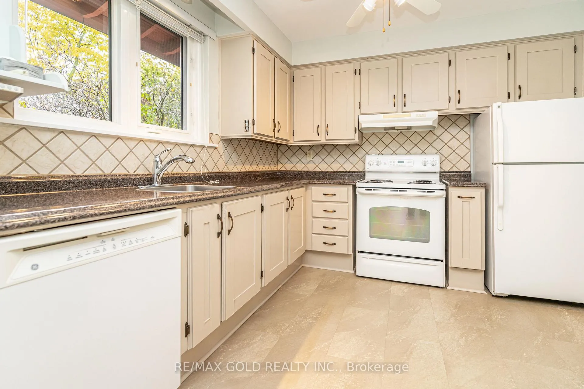 Photo 16 of 57 alderbury Crescent, Brampton, Avondale — HOMEH