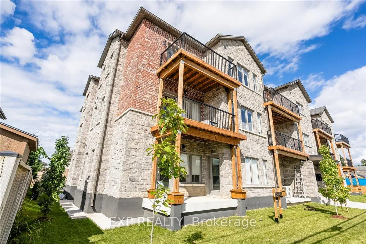 Front of Unit 305, 163 Port Robinson Road