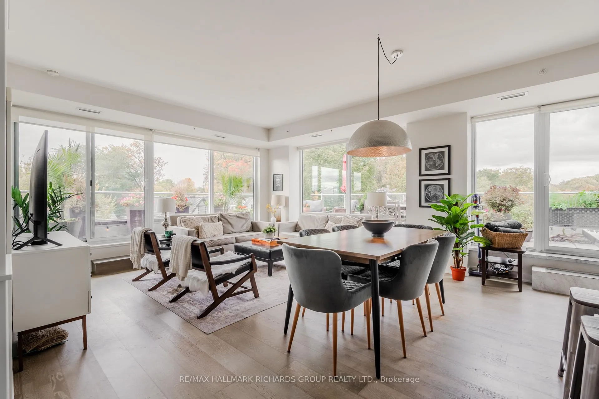 Photo 1 of Unit 401, 1960 Queen Street E, Toronto, The Beaches — HOMEH