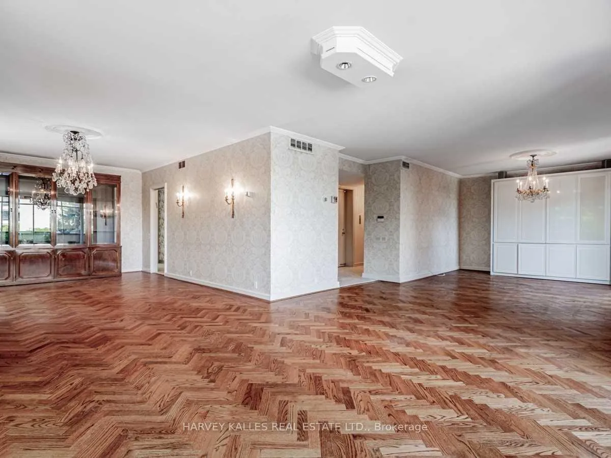 Photo 10 of Unit 201, 2600 Bathurst Street, Toronto, Englemount-Lawrence — HOMEH