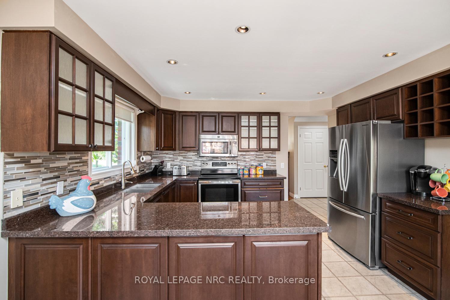 Photo 11 of 149 Dorchester Drive, Grimsby, Grimsby East — HOMEH