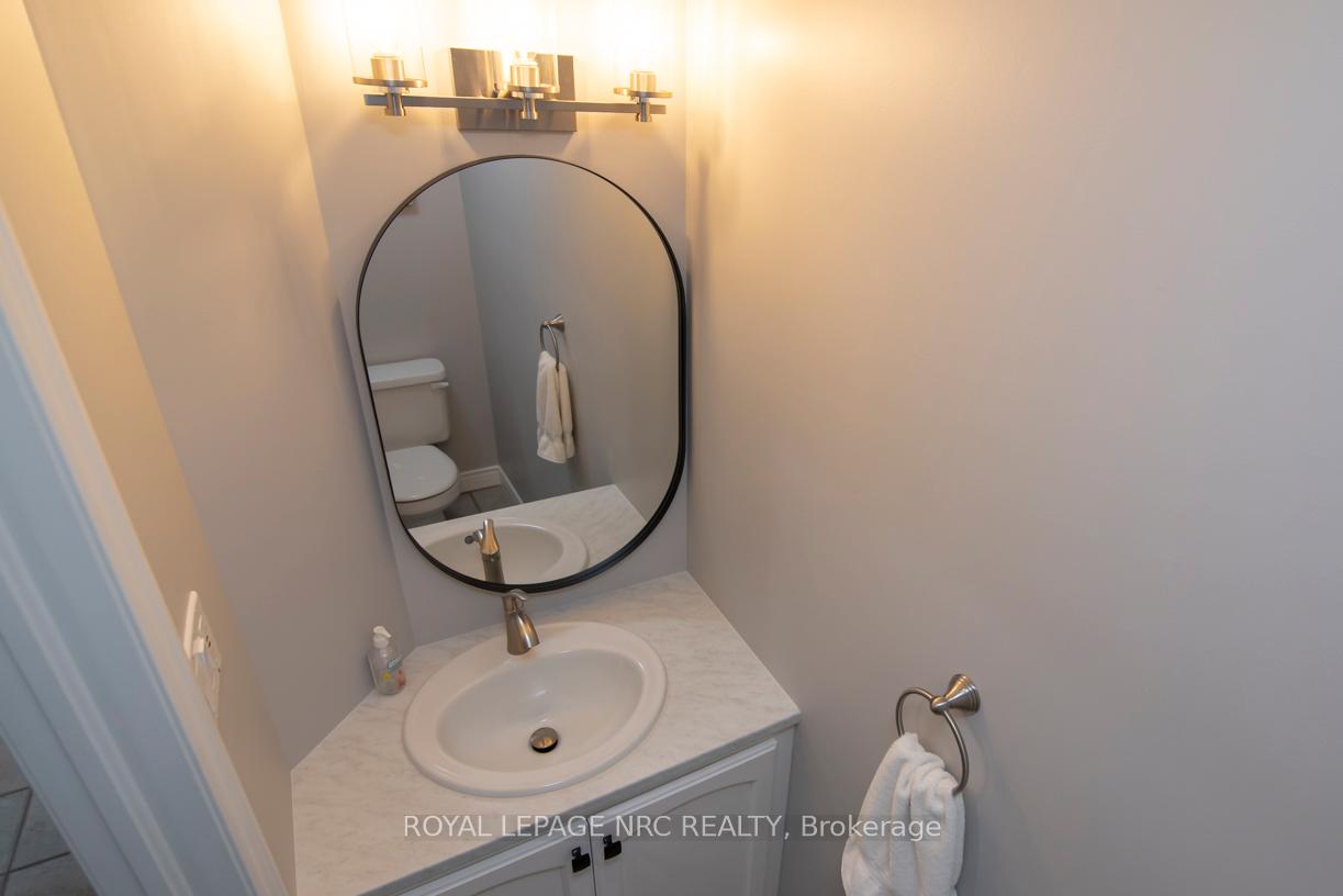 Photo 24 of 149 Dorchester Drive, Grimsby, Grimsby East — HOMEH