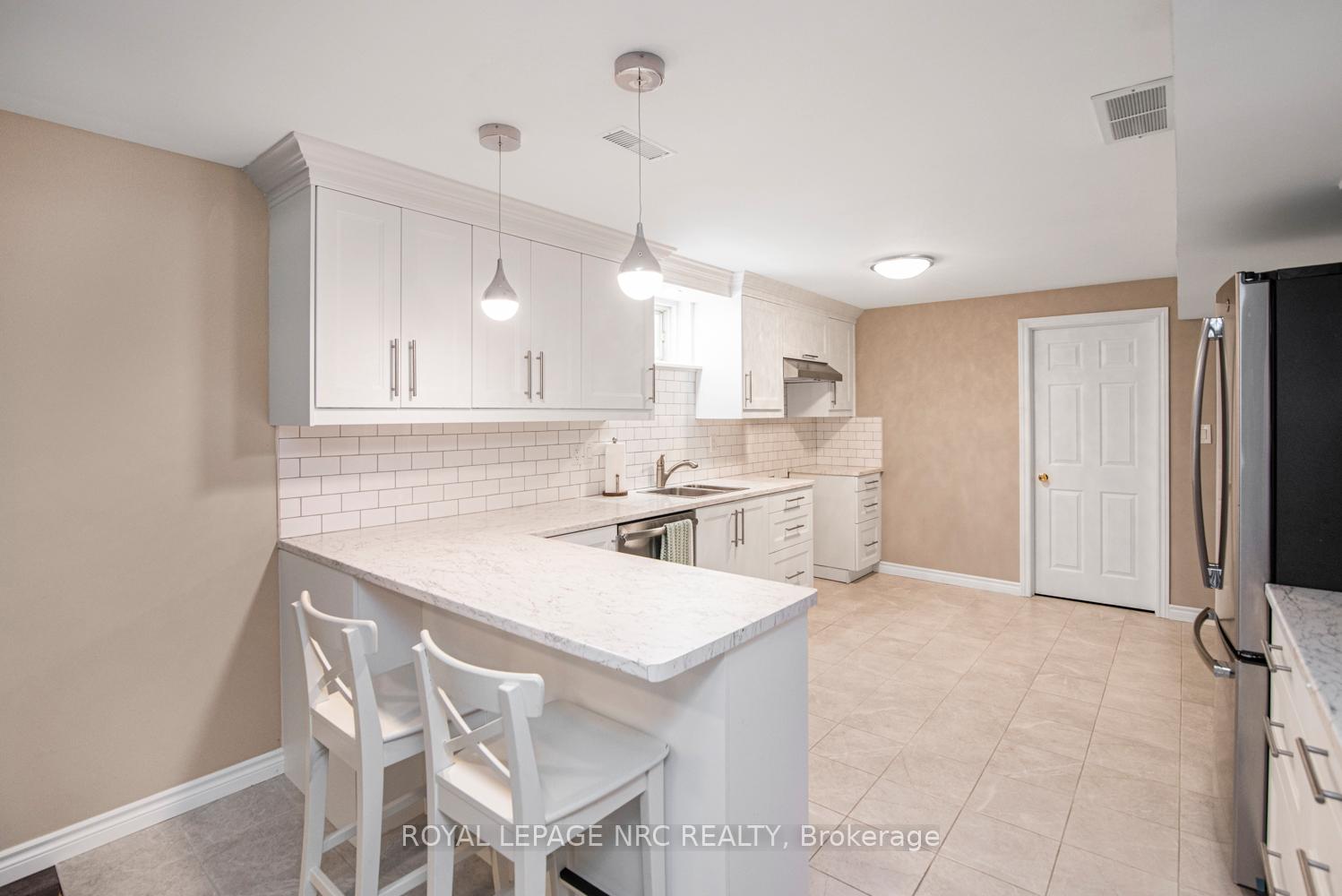 Photo 33 of 149 Dorchester Drive, Grimsby, Grimsby East — HOMEH
