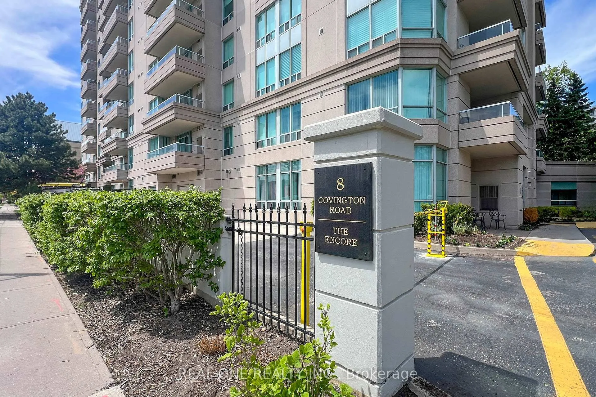 Photo 2 of Unit 101, 8 Covington Road, Toronto, Englemount-Lawrence — HOMEH