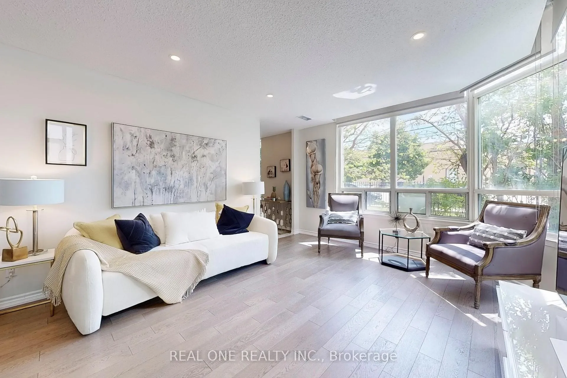 Photo 6 of Unit 101, 8 Covington Road, Toronto, Englemount-Lawrence — HOMEH