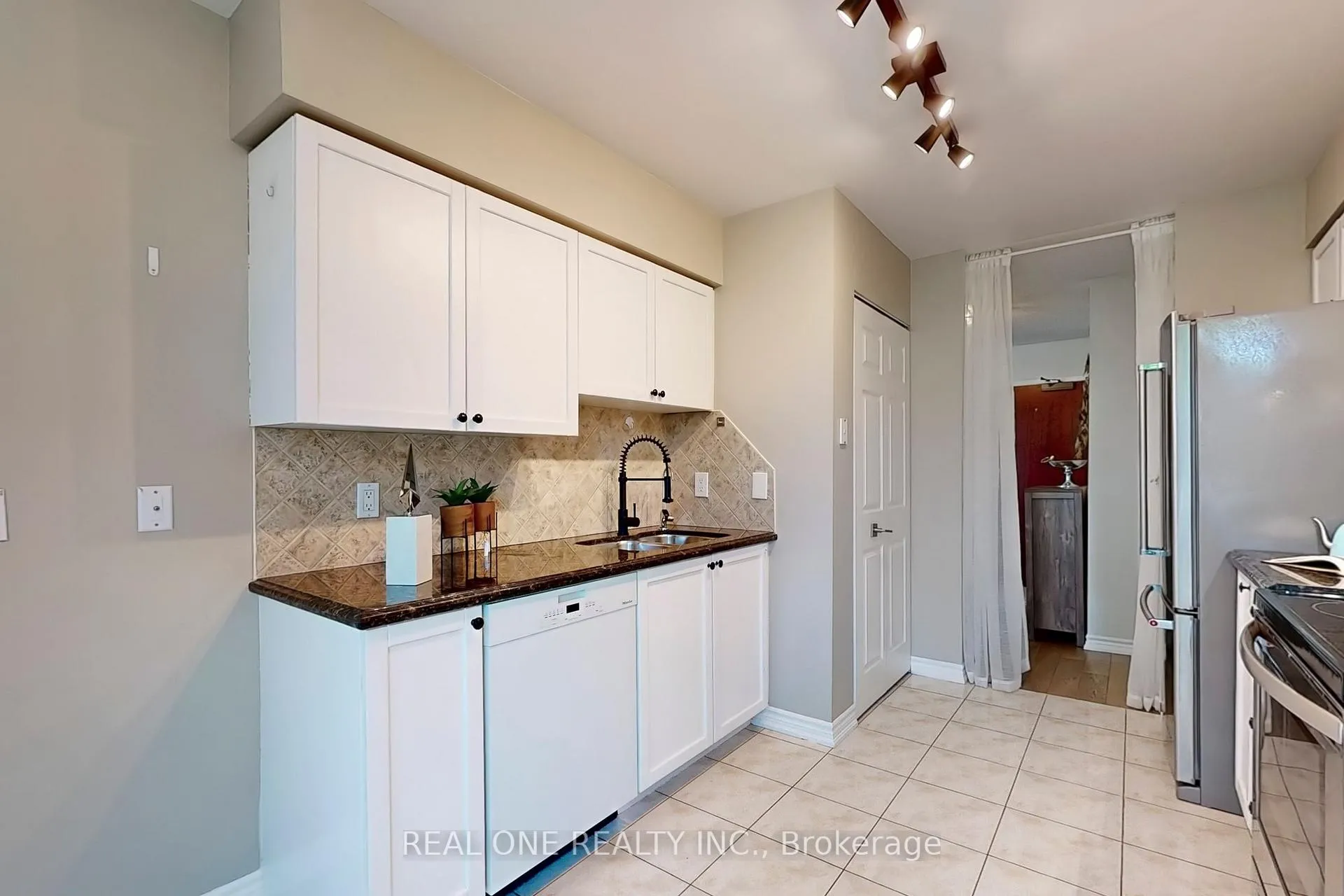 Photo 17 of Unit 101, 8 Covington Road, Toronto, Englemount-Lawrence — HOMEH