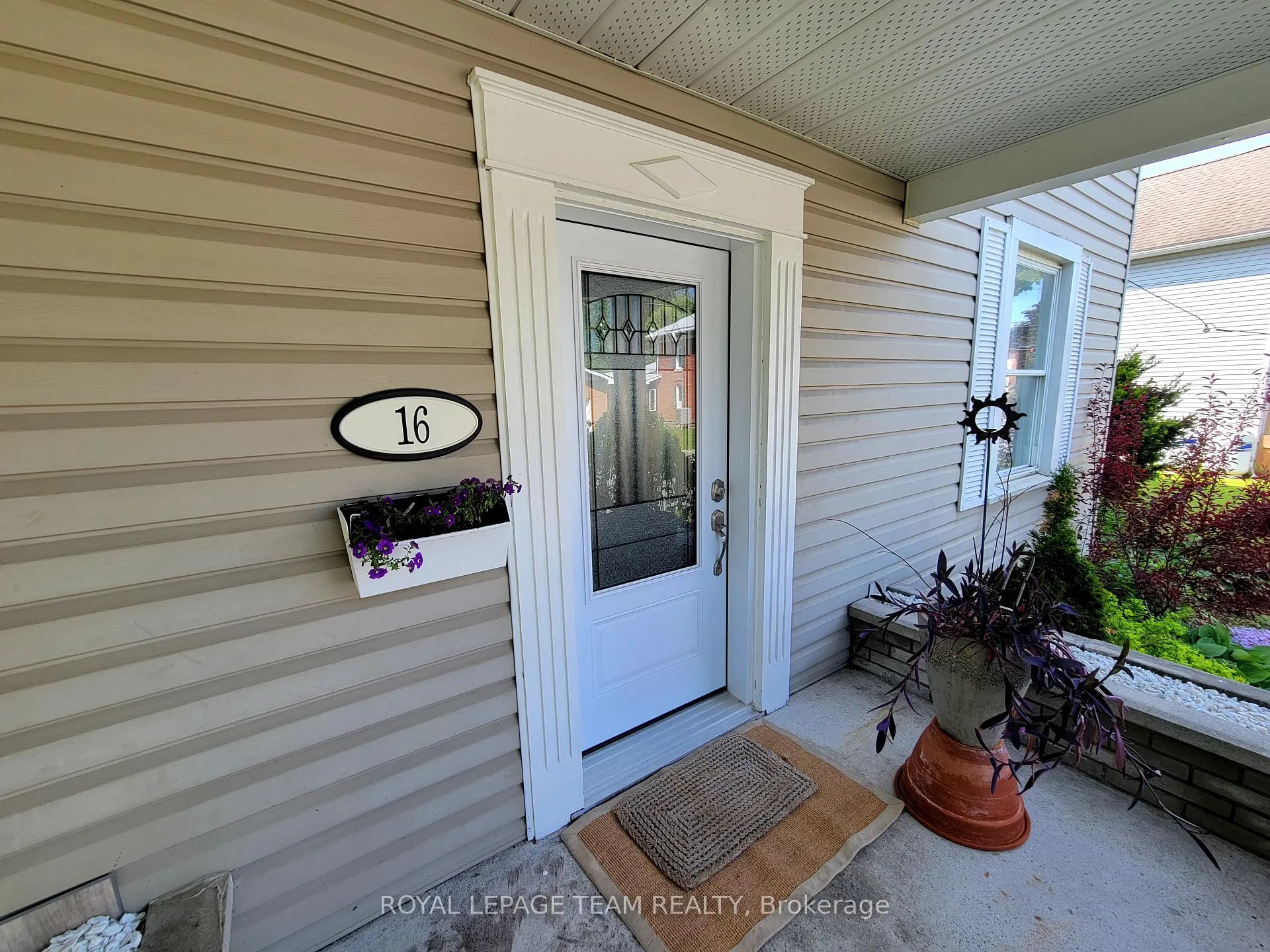 Photo 3 of 16 Peter Street S, North Glengarry, Maxville — HOMEH