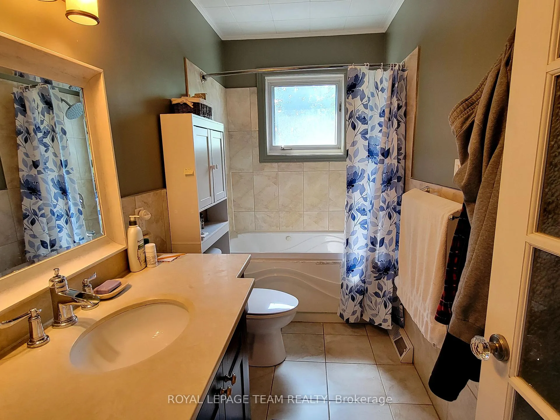 Photo 24 of 16 Peter Street S, North Glengarry, Maxville — HOMEH