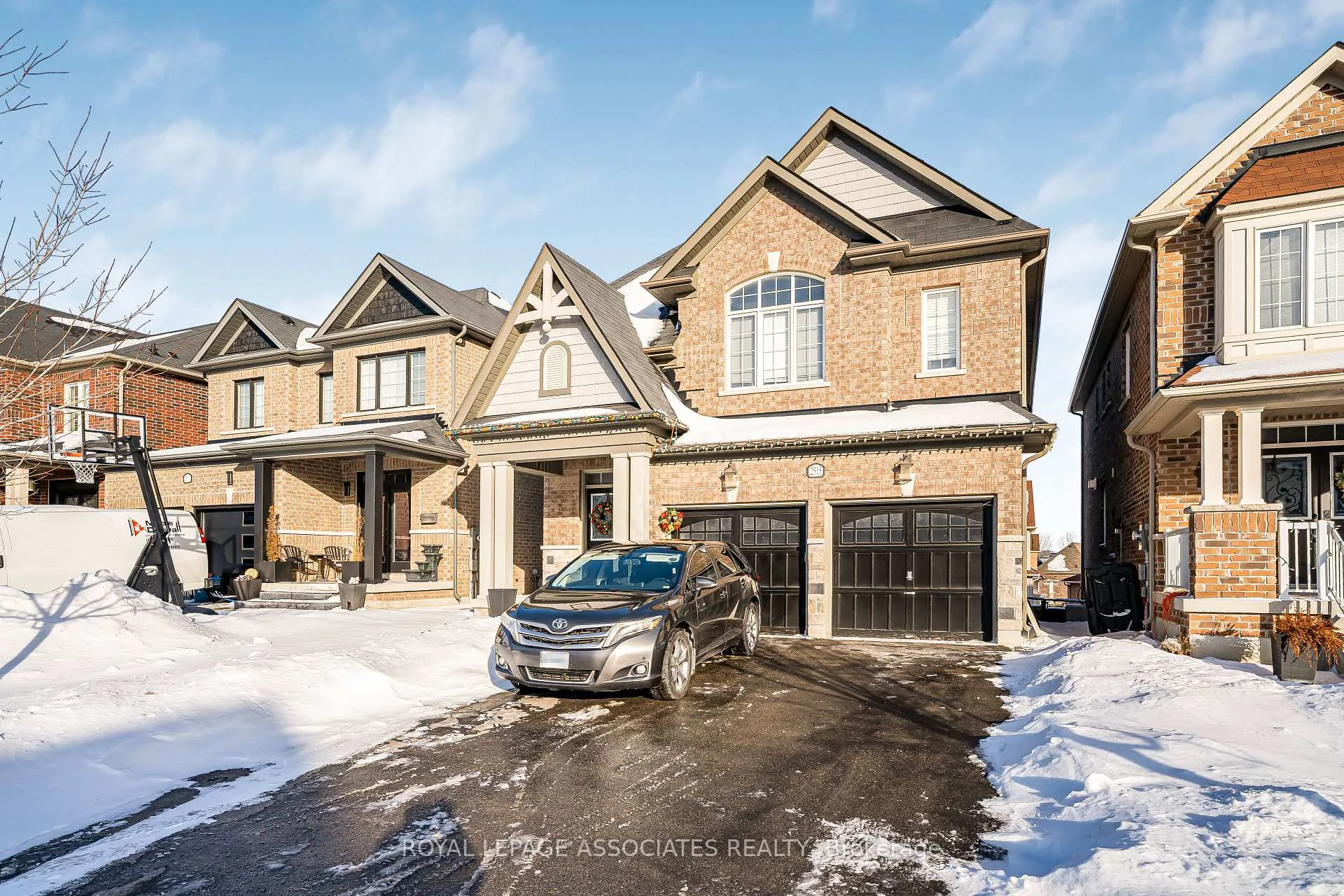 Photo 2 of 2515 Standardbred Drive, Oshawa, Windfields — HOMEH