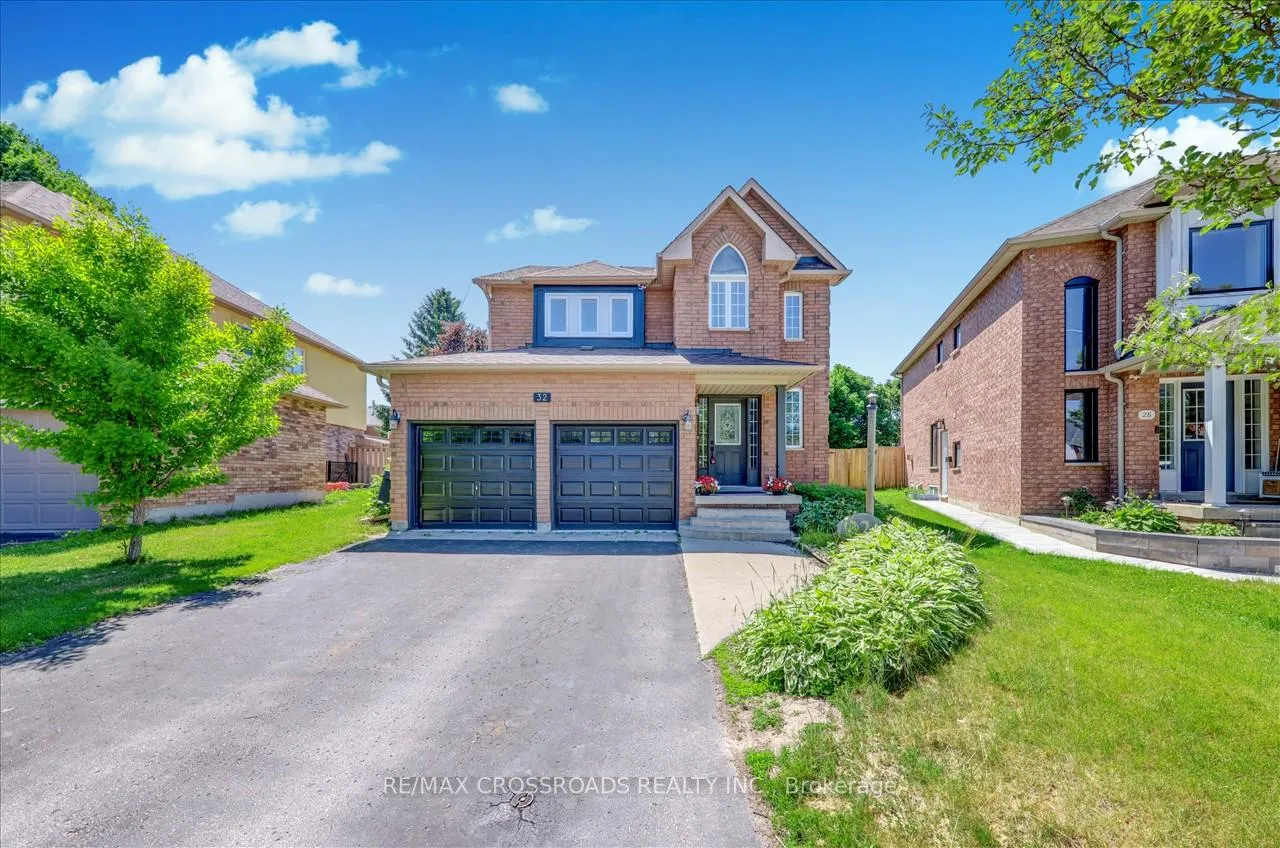 Photo 2 of 32 Dart Court, Clarington, Bowmanville — HOMEH
