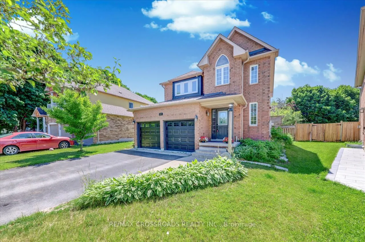 Photo 3 of 32 Dart Court, Clarington, Bowmanville — HOMEH
