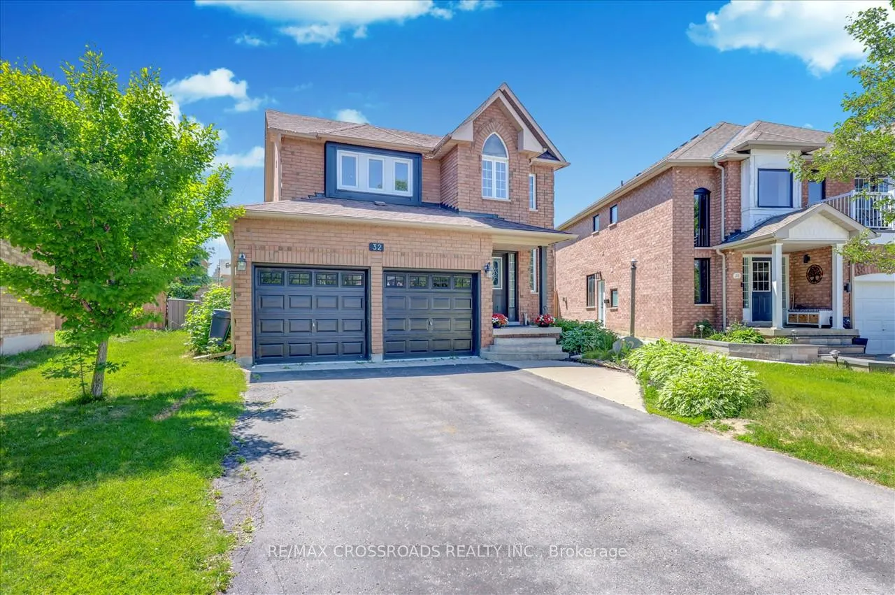 Photo 6 of 32 Dart Court, Clarington, Bowmanville — HOMEH