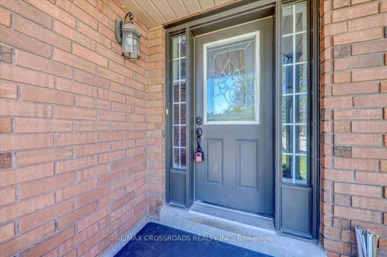 Photo 7 of 32 Dart Court, Clarington, Bowmanville — HOMEH