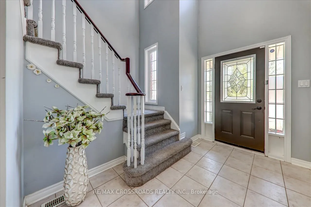 Photo 8 of 32 Dart Court, Clarington, Bowmanville — HOMEH