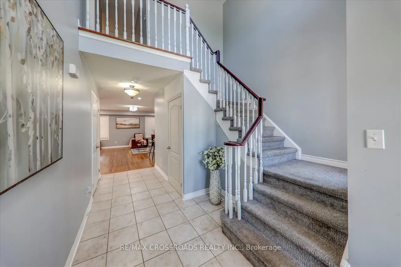 Photo 9 of 32 Dart Court, Clarington, Bowmanville — HOMEH
