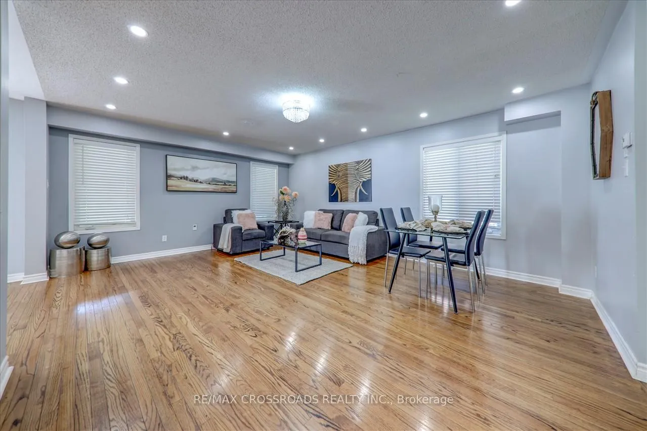 Photo 10 of 32 Dart Court, Clarington, Bowmanville — HOMEH